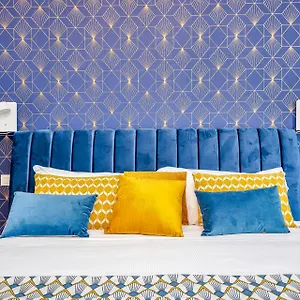 Art Deco' - Sleepwithme - Free Parking - Free Breakfast - Very Friendly Staff